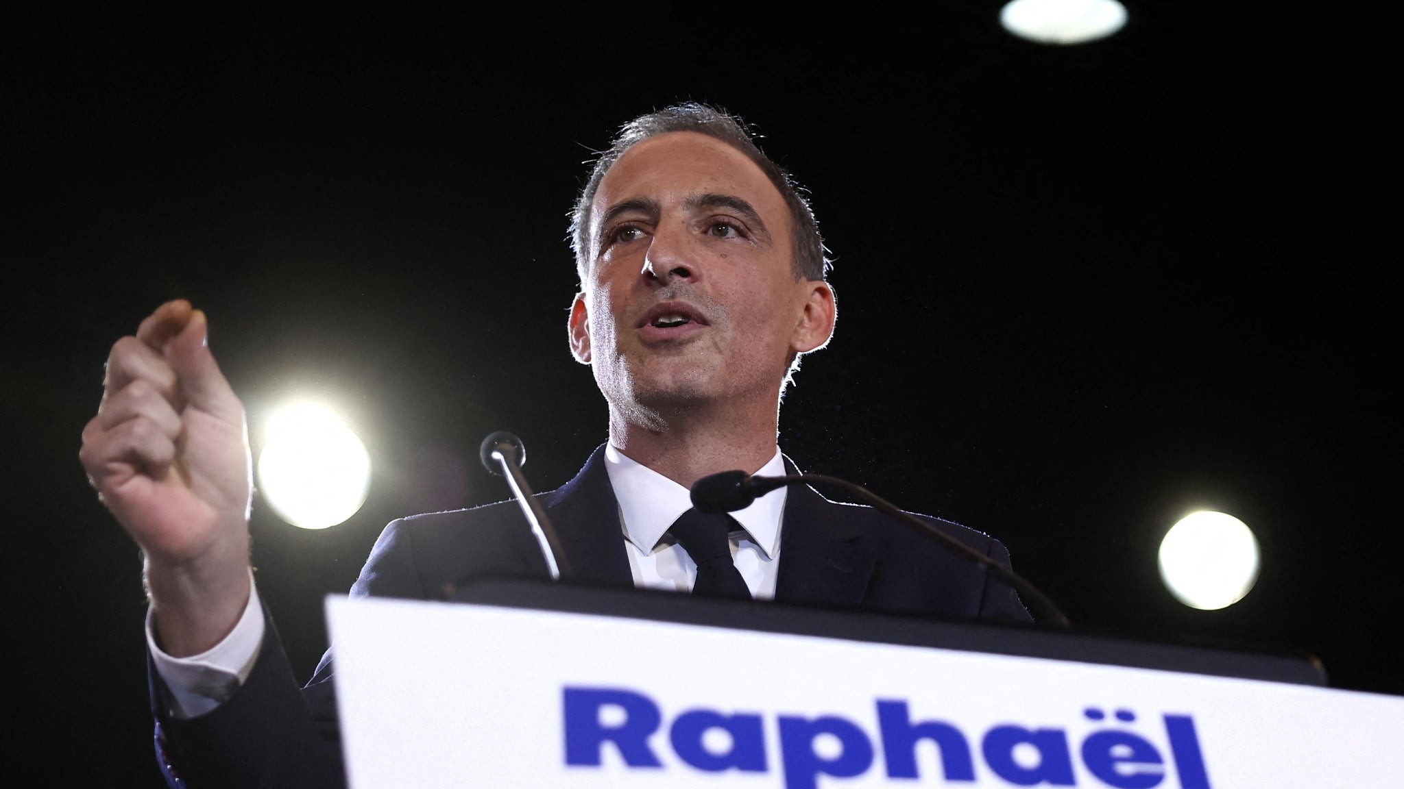 Présidentielle 2027 : le PS s'efface derrière Glucksmann, une première historique