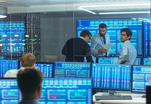 Wall Street reprend son souffle : Microsoft sauve les meubles, Meta plonge