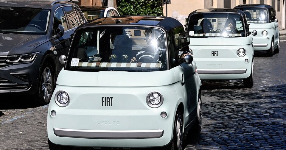 La Fiat Topolino conquiert l'Amérique : la voiture sans permis qui défie les géants du golf